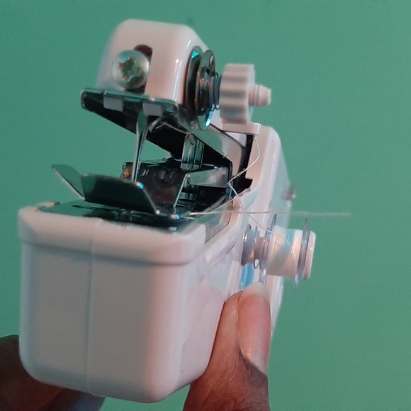 Hand sewing machine - Picture 4 of 6